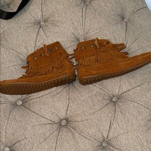 Minnetonka Brown Fringe High-Top Sneakers